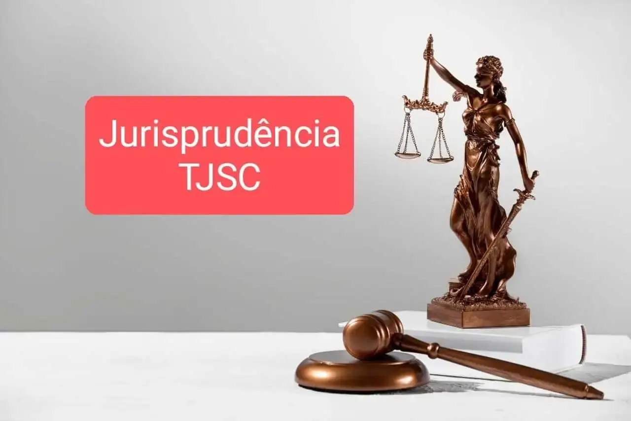 Deusa da Justiça e martelo de juiz ao lado da expressão jurisprudência TJSC